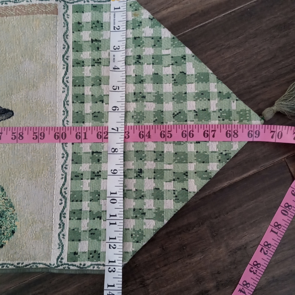 Spring/Easter Tapestry Table runner - Picture 10 of 10